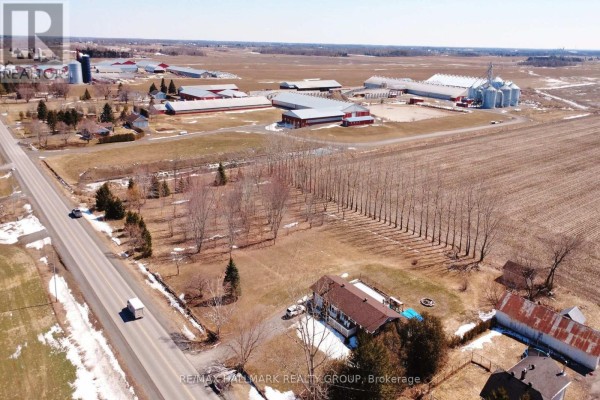 Farm buildings and residential house with silos - 6151 Malakoff Road Ottawa