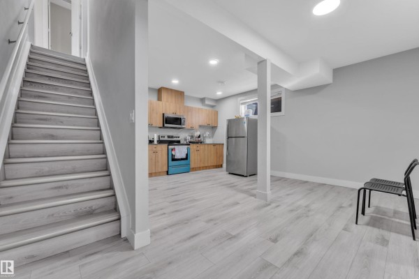 Den - 6159 12 Av Sw, Edmonton, AB T6X0M5 Photo 4
