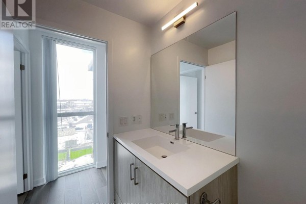 616 - 38 Honeycrisp Crescent, Vaughan, ON L4K0M7 Photo 5