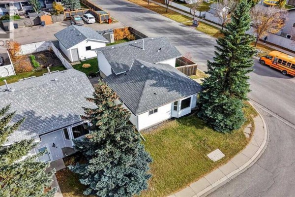 Eat in kitchen - 616 18 Street Se, High River, AB T1V1L7 Photo 2
