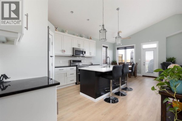 Kitchen - 616 Heritage Drive, Fort Mcmurray, AB T9K2X1 Photo 5