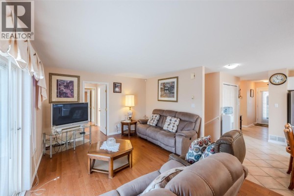 Den - 6163 Saint Martin Place Unit# 1, Oliver, BC V0H1T0 Photo 4