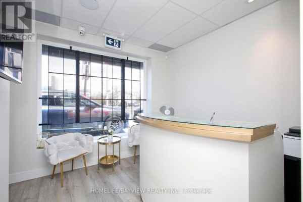 6166 Yonge Street, Toronto, ON M2M3X1 Photo 4