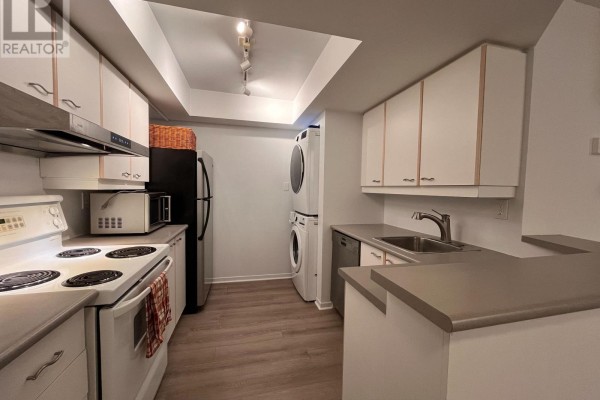 617 - 1001 Bay Street, Toronto, ON M5S3A6 Photo 4