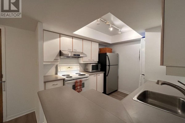 617 - 1001 Bay Street, Toronto, ON M5S3A6 Photo 5