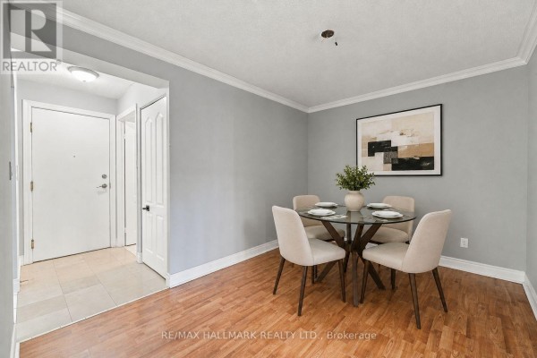 Living room - 617 - 5418 Yonge Street, Toronto, ON M2N6X4 Photo 3