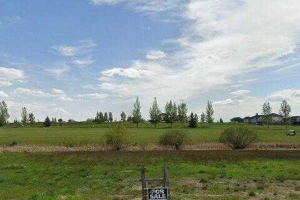 617 Whispering Greens Avenue, Vulcan, AB T0L2B0 Photo 2