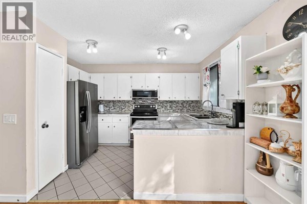 Pantry - 617 Whitewood Road Ne, Calgary, AB T1Y4A1 Photo 5