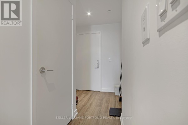 Living room - 618 - 20 Edward Street, Toronto, ON M5G0C5 Photo 3