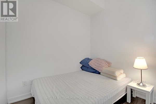 618 - 20 Edward Street, Toronto, ON M5G0C5 Photo 4