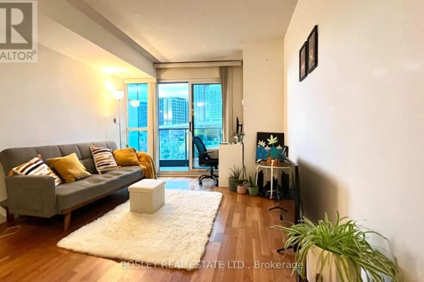 Kitchen - 618 - 231 Fort York Boulevard, Toronto, ON M5V1B2 Photo 3