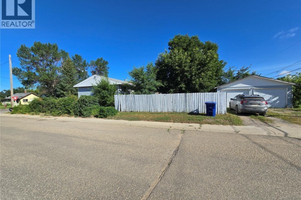 Kitchen - 618 3rd Street Se, Weyburn, SK S4H2E1 Photo 3