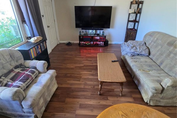 Living room - 618 3rd Street Se, Weyburn, SK S4H2E1 Photo 5