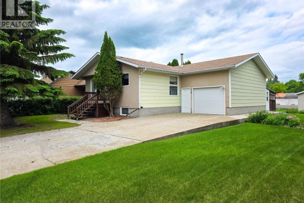 618 4th Avenue W, Melville, SK, photo 2