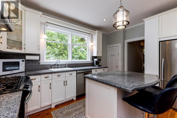 618 Colborne Street, New Westminster, BC V3L2C9 Photo 5