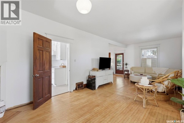 Dining room - 618 E Avenue N, Saskatoon, SK S7L1S3 Photo 4