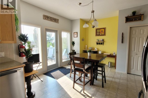 2pc Bathroom - 619 10th Avenue, Invermere, BC V0A1K0 Photo 5