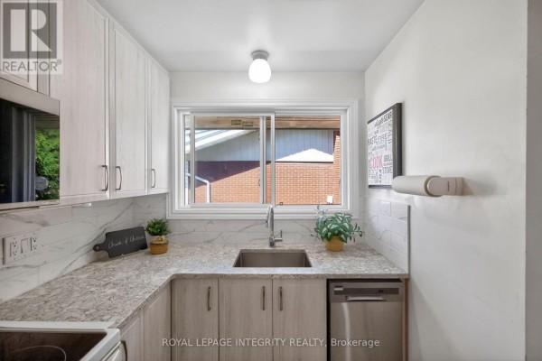 Kitchen - 619 Blanchard Crescent, Ottawa, ON K1V7B7 Photo 5