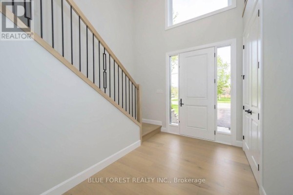 619 Lions Park Drive, Strathroy Caradoc, ON, photo 2