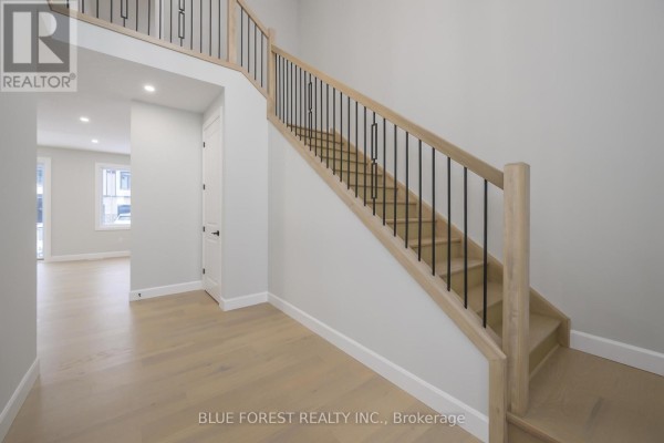 619 Lions Park Drive, Strathroy Caradoc, ON, photo 3