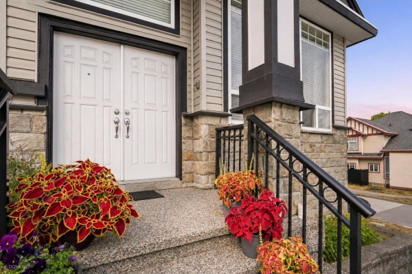 6191 146 Street, Surrey, BC V3S3A1 Photo 4