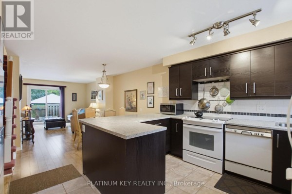 Living room - 62 - 1328 Commissioners Road W, London South, ON N6K2Y6 Photo 4