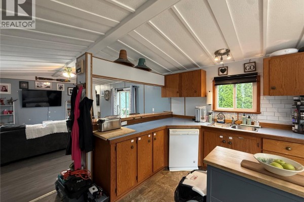 Kitchen - 62 5250 Beaver Harbour Rd, Port Hardy, BC V0N2P0 Photo 4