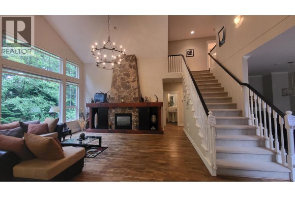 62 Ashwood Drive, Port Moody, BC V3H5H2 Photo 2