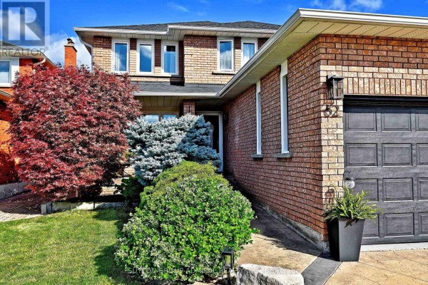 Kitchen - 62 Castlehill Road, Vaughan, ON L6A1N8 Photo 2