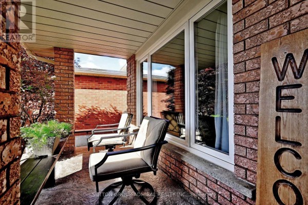 Dining room - 62 Castlehill Road, Vaughan, ON L6A1N8 Photo 4