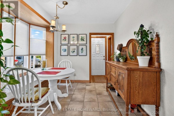 Eating area - 62 Clonmore Drive, Toronto, ON M1N1X8 Photo 4