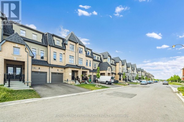 Kitchen - 62 Foxsparrow Road, Brampton, ON L6R4E1 Photo 5