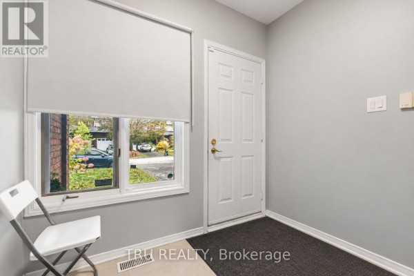 62 Hunter's Glen Crescent, Ottawa, ON K1T3P9 Photo 4