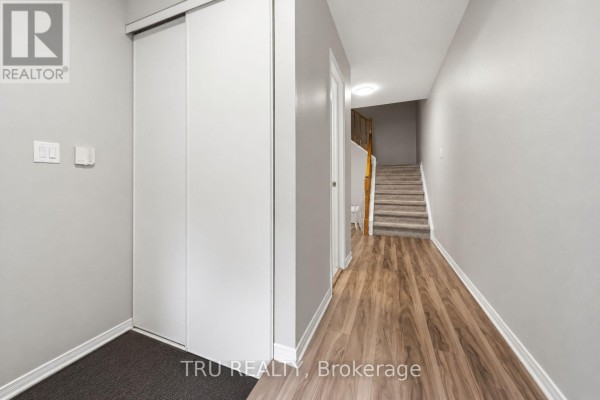 62 Hunter's Glen Crescent, Ottawa, ON K1T3P9 Photo 5