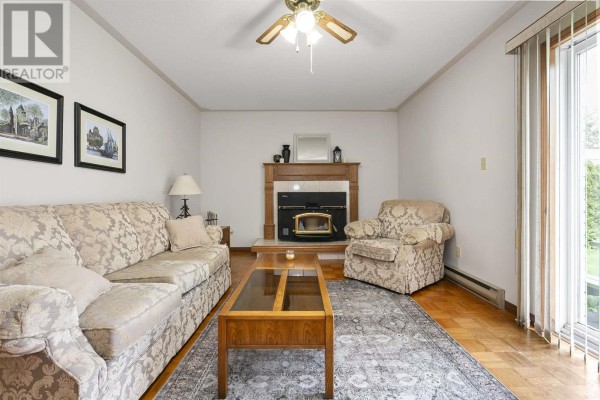 Living room - 62 Laronde Ave, Sault Ste  Marie, ON P6B5R6 Photo 4
