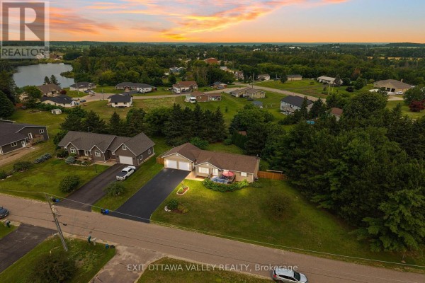 62 Meadowview Drive, Whitewater Region, ON, photo 3