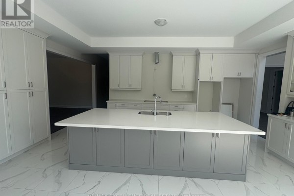Kitchen - 62 Pearsall Place, Oro Medonte, ON L0L2L0 Photo 4
