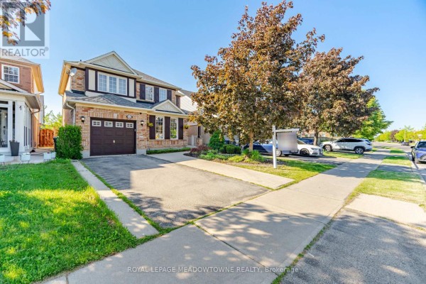 Bathroom - 62 Sugarhill Drive, Brampton, ON L7A3N2 Photo 4