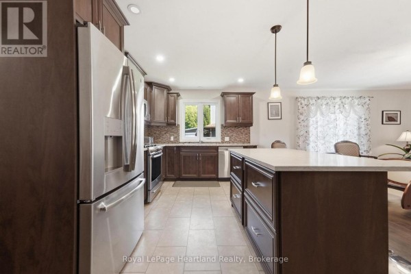 Kitchen - 62 Victoria Boulevard, Huron East, ON N0M1L0 Photo 4