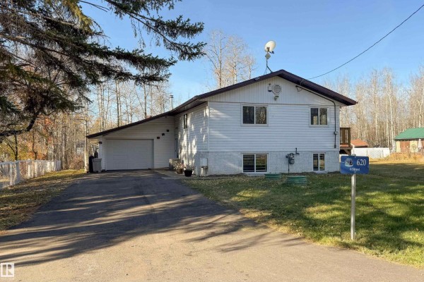 Family room - 620 & 621 6 St, Rural Lac Ste  Anne County, AB T0E1A0 Photo 4