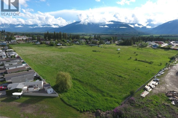 620 Devon Street, Creston, BC, photo 2