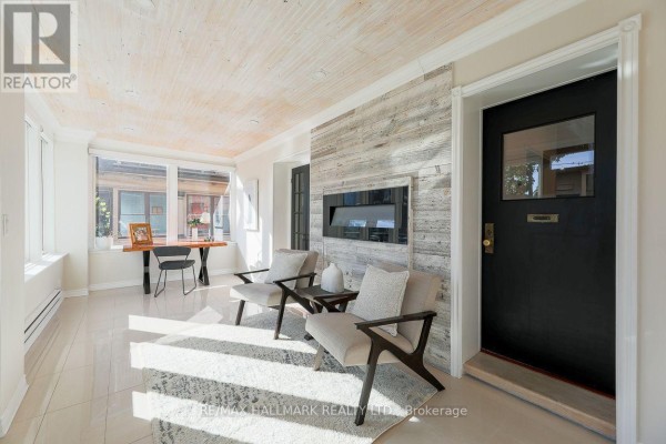 Den - 620 Indian Road, Toronto, ON M6P2C6 Photo 4