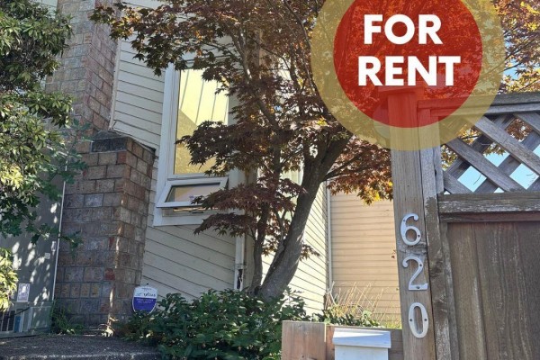 Duplex for rent at 620 Mahon Avenue, North Vancouver, BC - MLS® IiW2VC