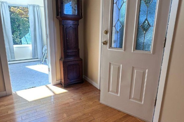 620 Mahon Avenue, North Vancouver, BC, photo 2