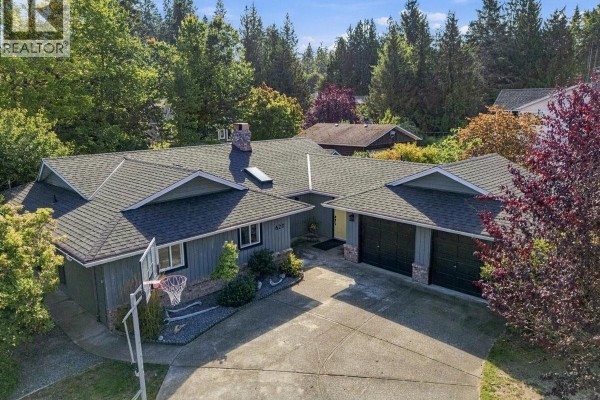 Office - 620 Spruce St, Qualicum Beach, BC V9K1J1 Photo 2