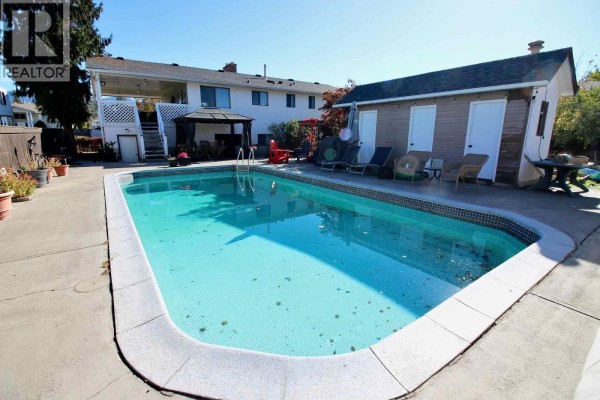 Full bathroom - 620 Wenric Crescent, Kelowna, BC V1X5R7 Photo 4