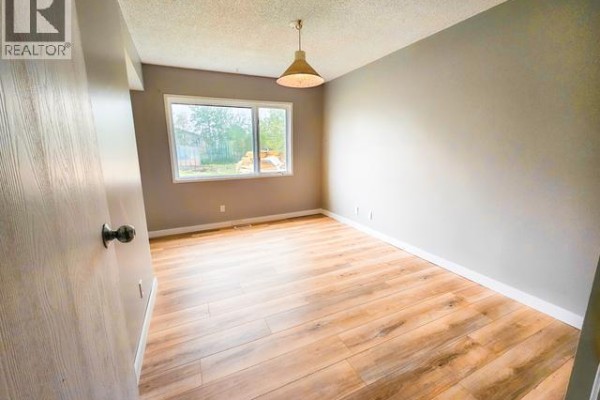 620 Yates Crescent, Faro, YT Y0B1K0 Photo 5