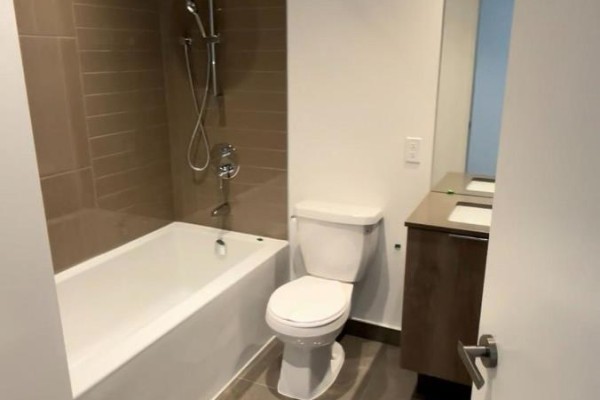 6205 - 448 Burnhamthorpe Rd Road W, Mississauga, ON L5B0R4 Photo 3