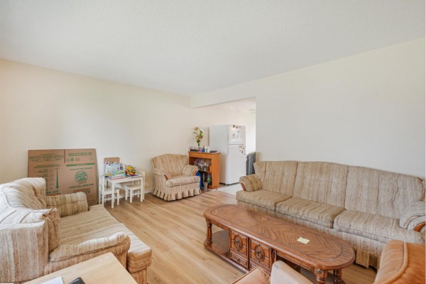 Bedroom 3 - 6206 132 Av Nw, Edmonton, AB T5A0J7 Photo 5