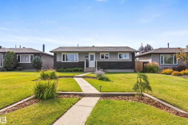 Kitchen - 6207 85 Av Nw, Edmonton, AB T6B0J4 Photo 3